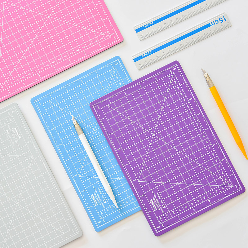 Cutting Mat Self Heal - ชุดอุปกรณ์ตัดแบบ A5 พร้อมไม้บรรทัด ปากกาแกะสลัก มีด แผ่นรองแกะสลักแบบสองด้าน